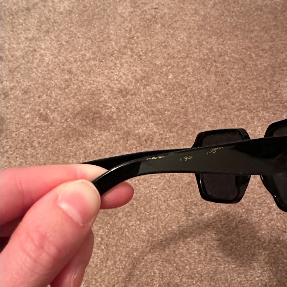 Oversized sunglass selling as is Ysl label on side - Picture 5 of 5